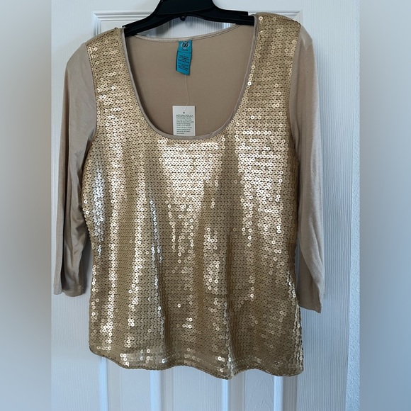D Collection Sequin Front 3/4 Sleeve Top - Picture 1 of 5